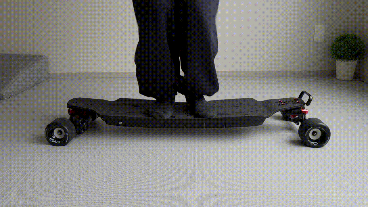 Display how flexible about Lancer electric skateboard