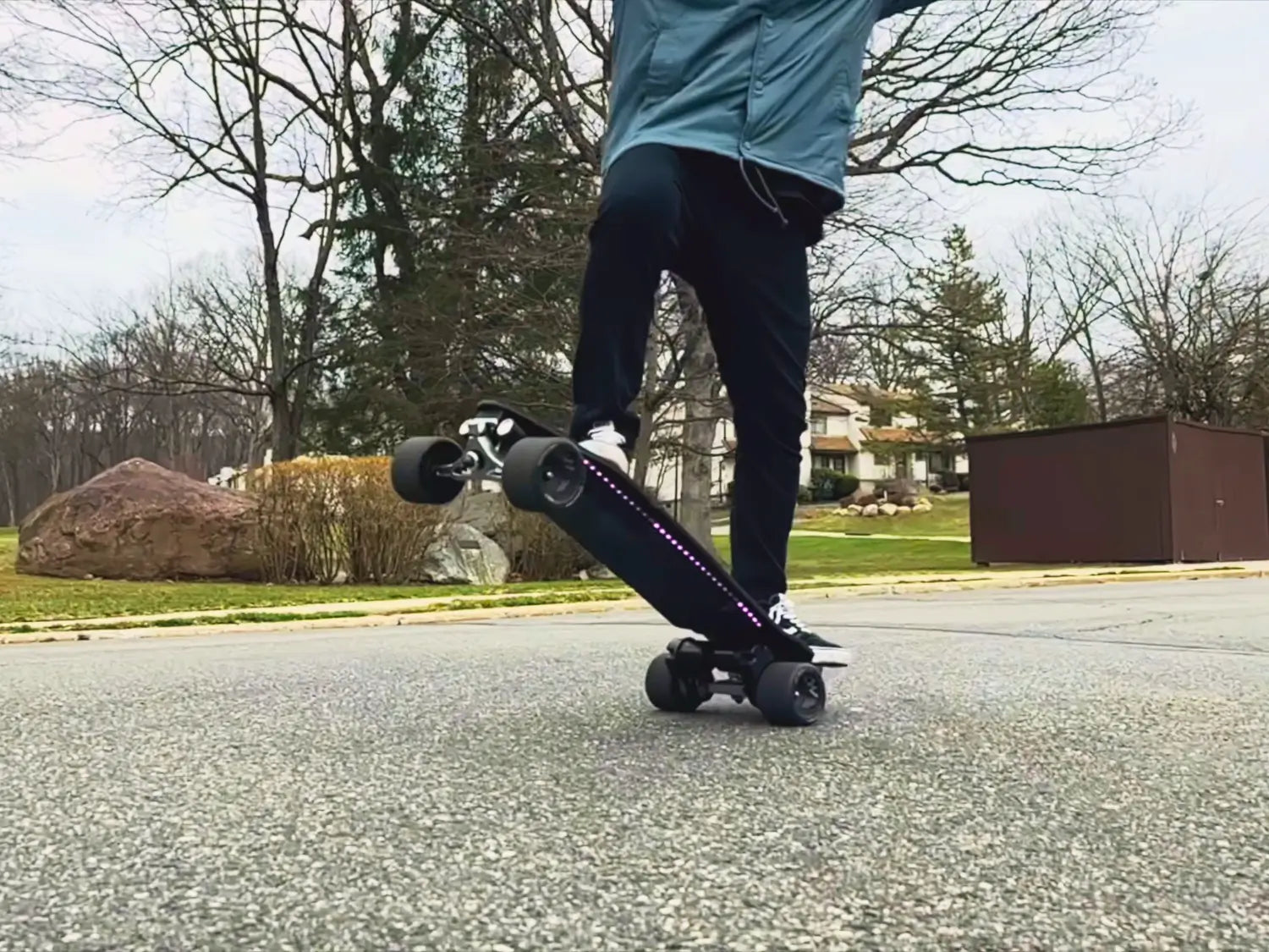 omw-gladius-vs-lancer-commuting-electric-skateboard