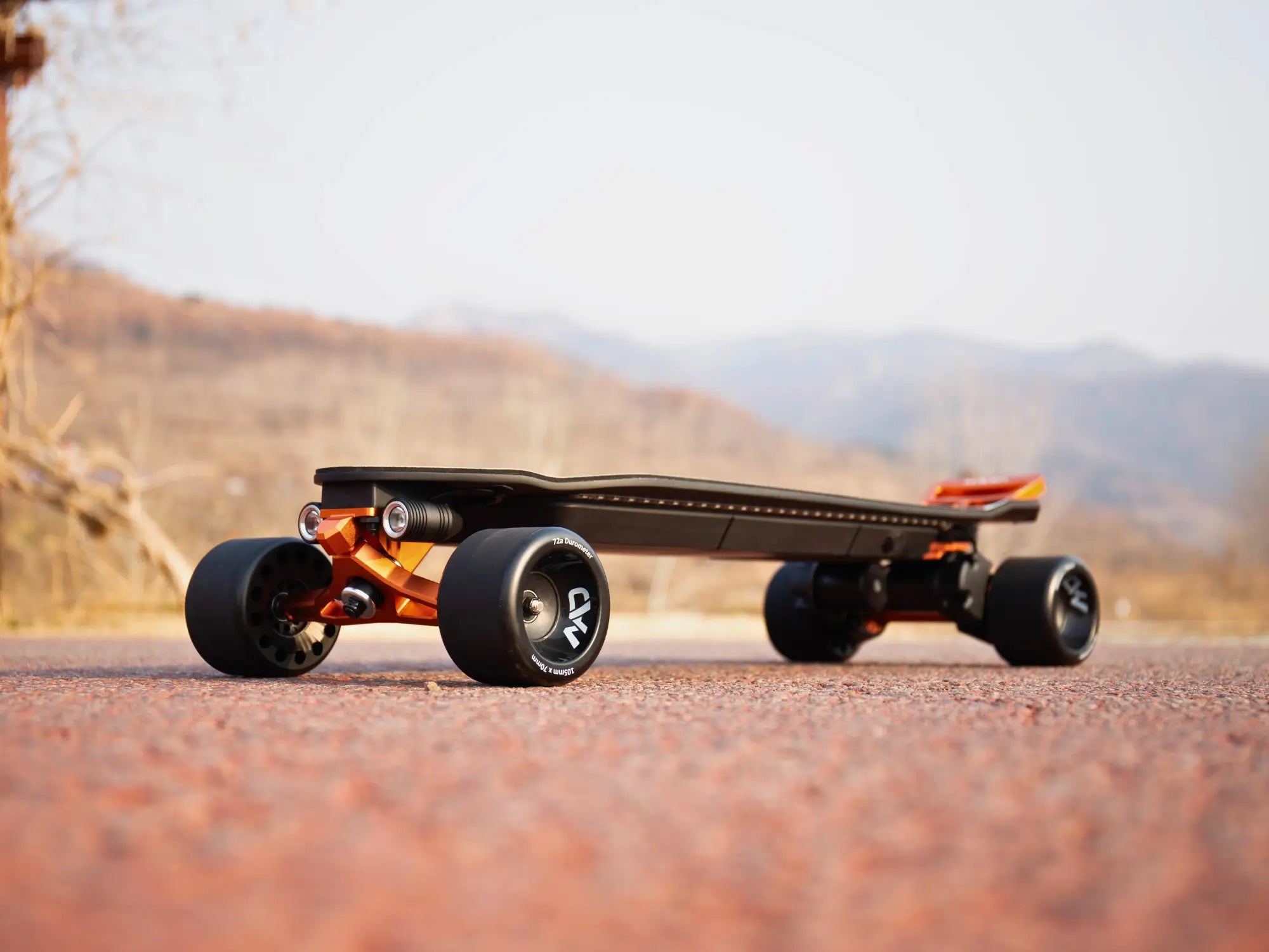 Comparison of OMW 14S and 12S electric skateboards showing kicktail-handle and flexible deck for commuting.