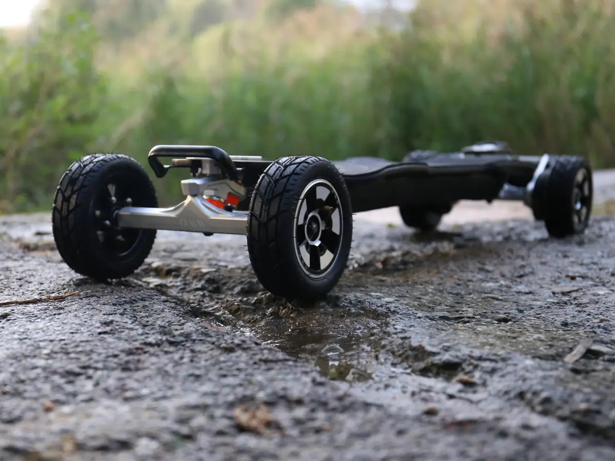 Electric Skateboard Safety: The Risks of Riding on Rainy or Wet Roads