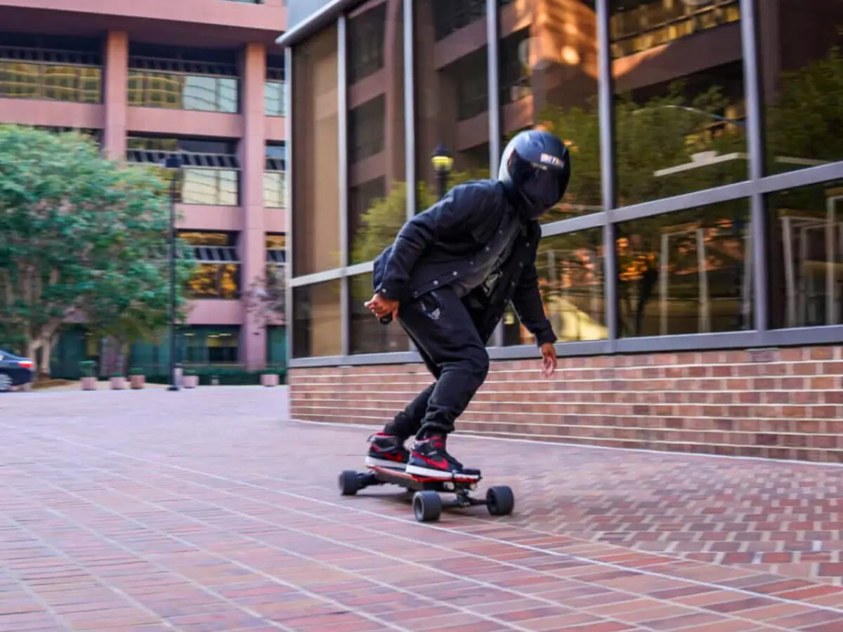 Electric Longboard vs Shortboard: Which One Is Right for Beginners?