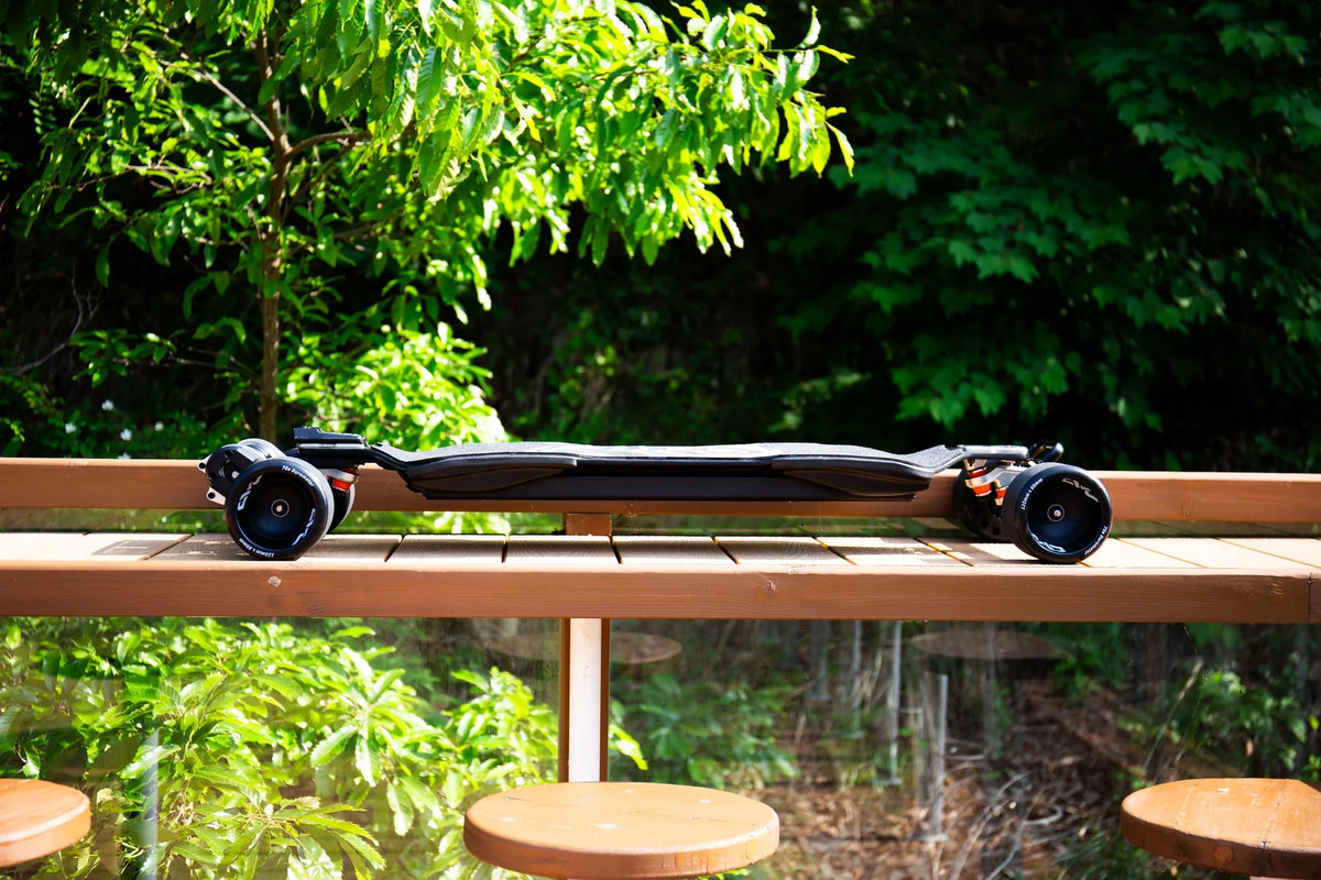 OMW Cavalry electric skateboard with 125 mm MAD MAX wheels in an outdoor setting
